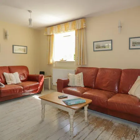 Holiday home Foxes Den *