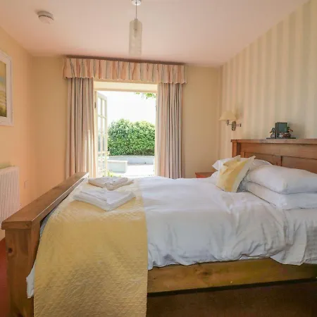Holiday home Foxes Den Saint Goran