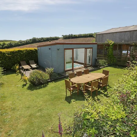 Holiday home Foxes Den Saint Goran